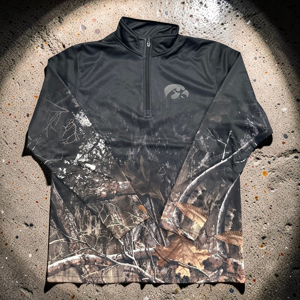 Colosseum Iowa Hawkeyes Realtree Camo 1/4 Zip Pullover Shirt Men's Medium NWT